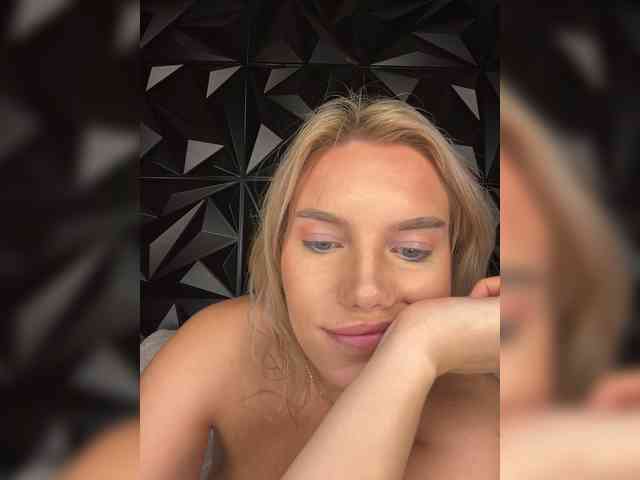 LYALYAtop webcam