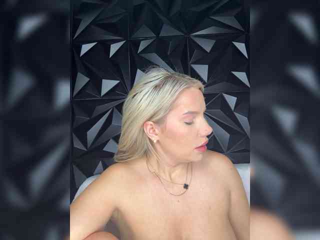 LYALYAtop webcam