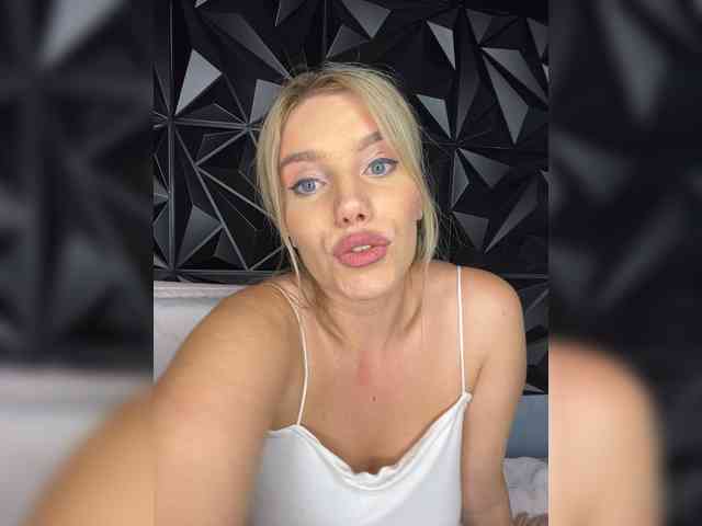 LYALYAtop webcam