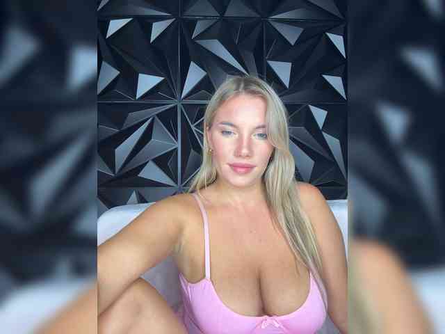 LYALYAtop webcam