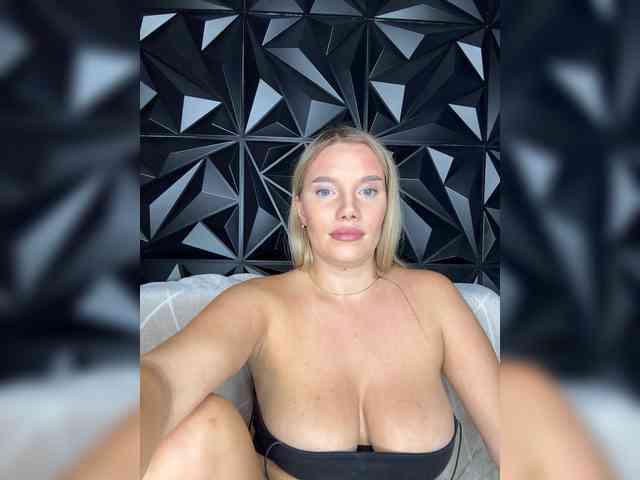 LYALYAtop webcam