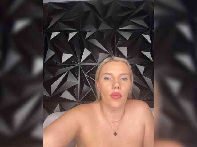 LYALYAtop webcam