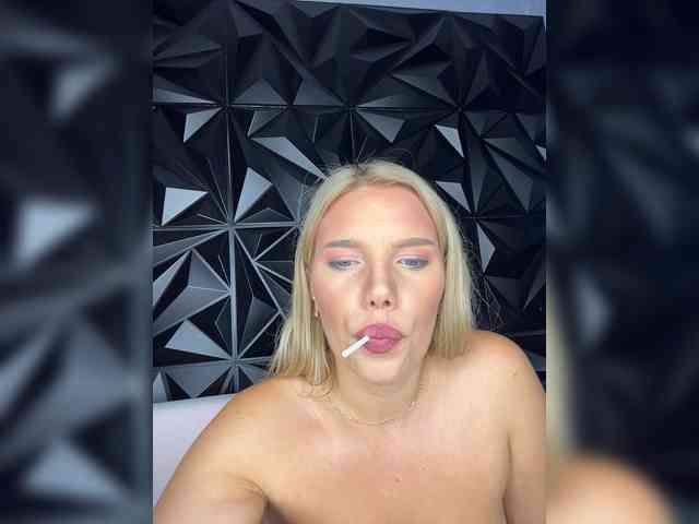 LYALYAtop webcam