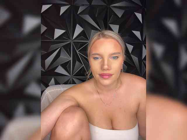 LYALYAtop webcam