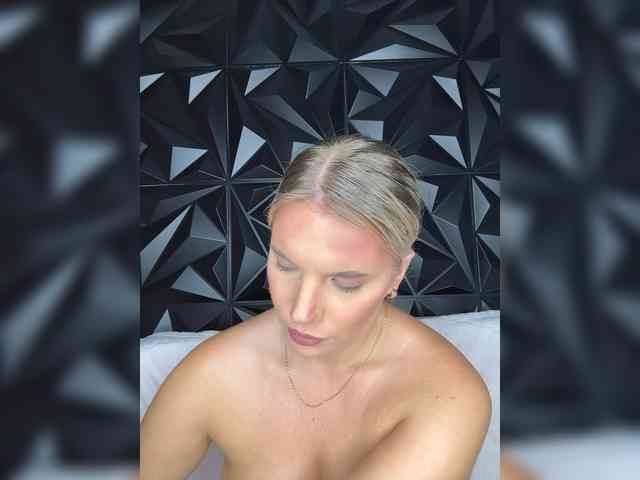 LYALYAtop webcam