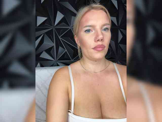 LYALYAtop webcam