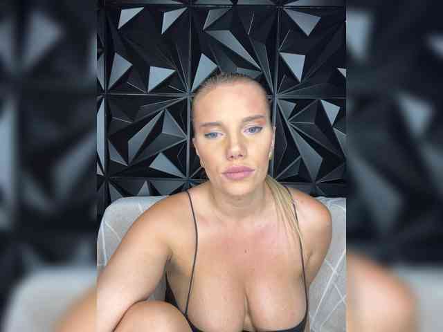 LYALYAtop webcam