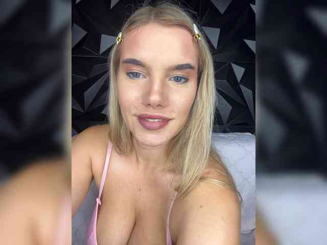 LYALYAtop webcam