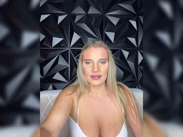 LYALYAtop webcam