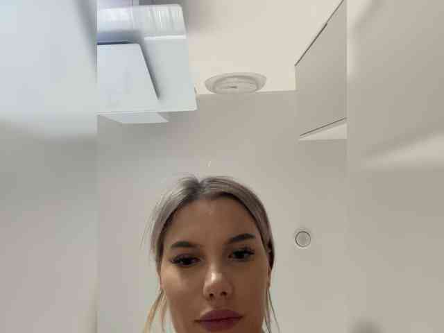 LYALYAtop webcam