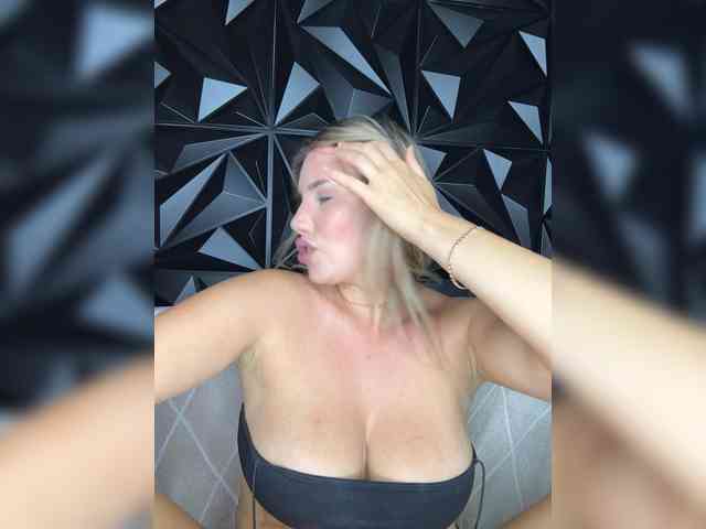 LYALYAtop webcam
