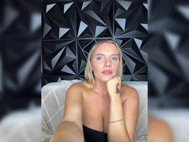 LYALYAtop webcam