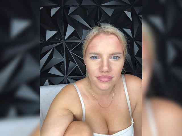 LYALYAtop webcam