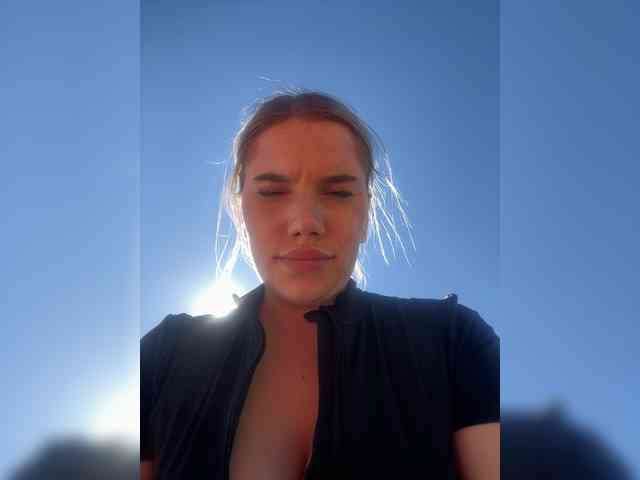 LYALYAtop webcam