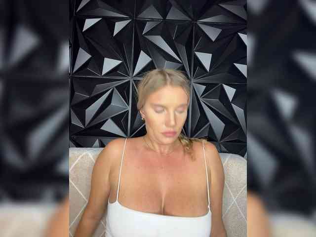 LYLAtop Live Webcam on BongaCams