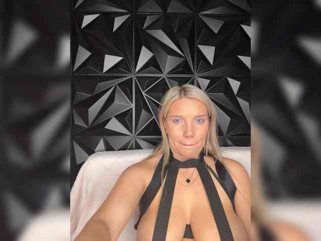 LYALYAtop webcam