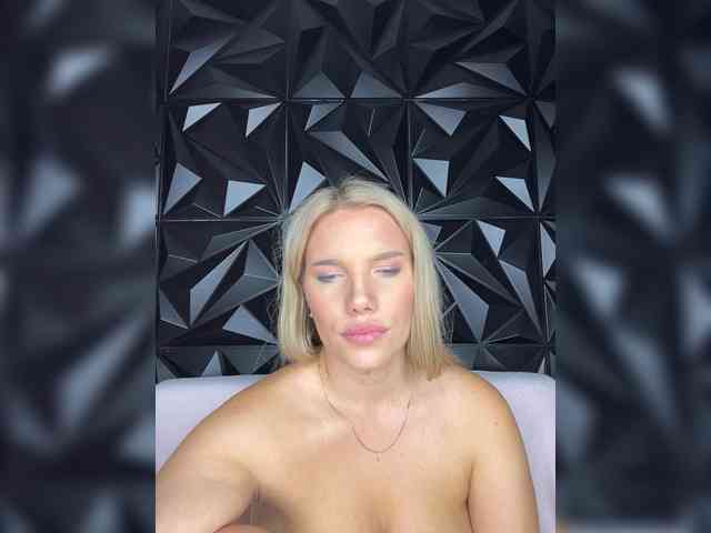 LYALYAtop webcam