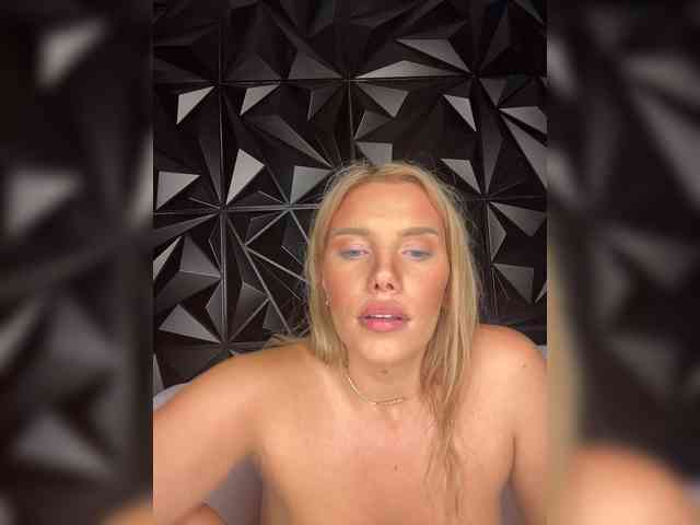 LYALYAtop webcam