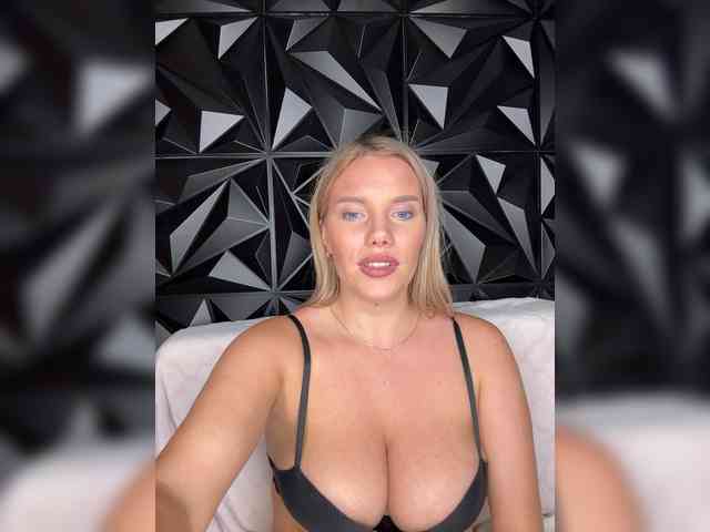 LYALYAtop webcam