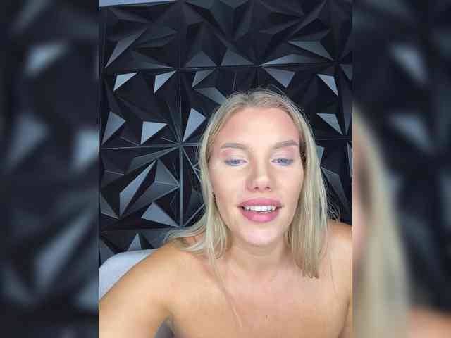 LYALYAtop webcam