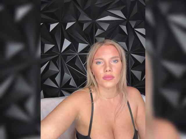 LYALYAtop webcam