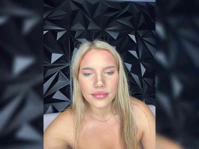 LYALYAtop webcam