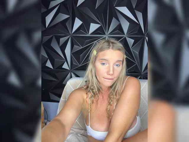 LYALYAtop webcam