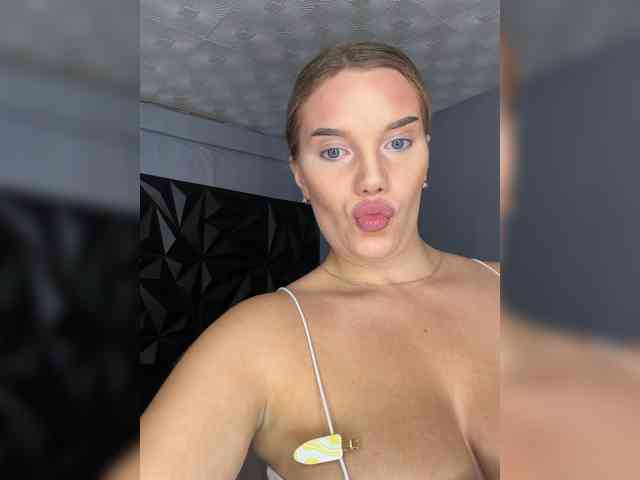 LYALYAtop webcam