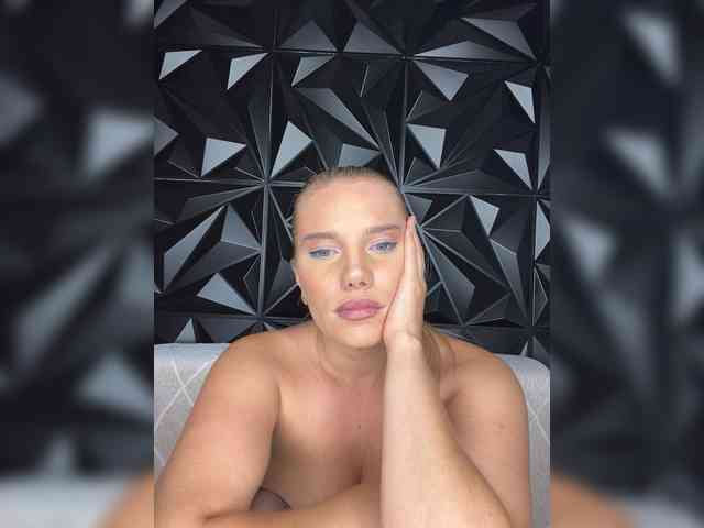 LYALYAtop webcam