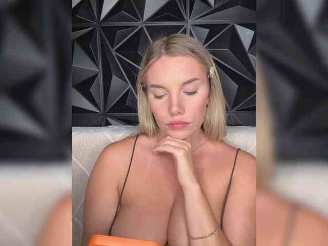 LYALYAtop webcam