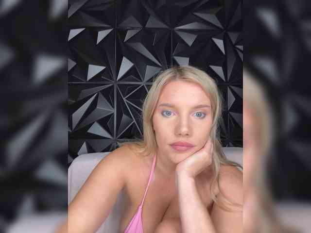 LYALYAtop webcam