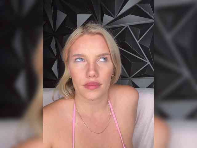 LYALYAtop webcam