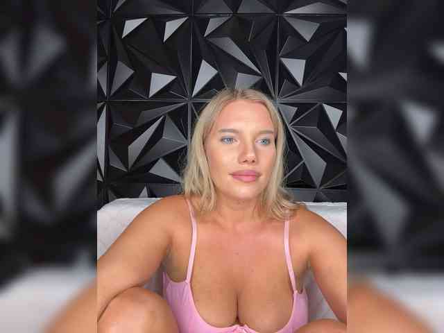 LYALYAtop webcam