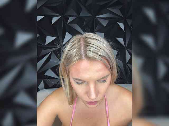 LYALYAtop webcam