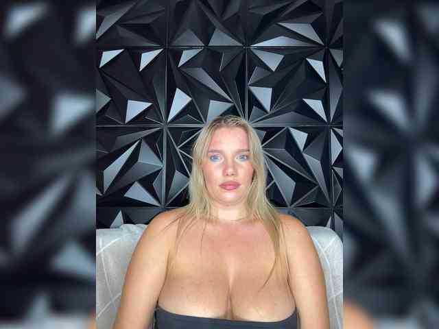 LYALYAtop webcam
