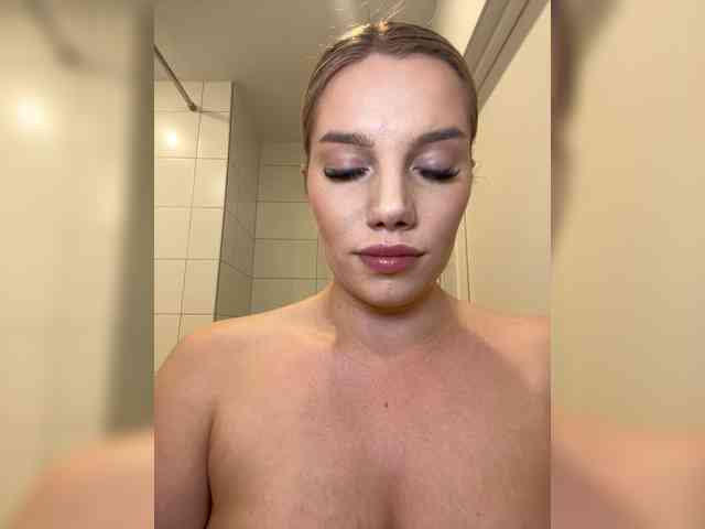 LYALYAtop webcam