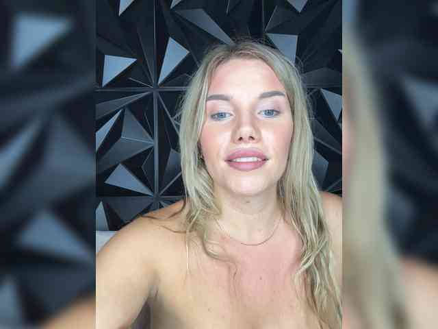 LYALYAtop webcam
