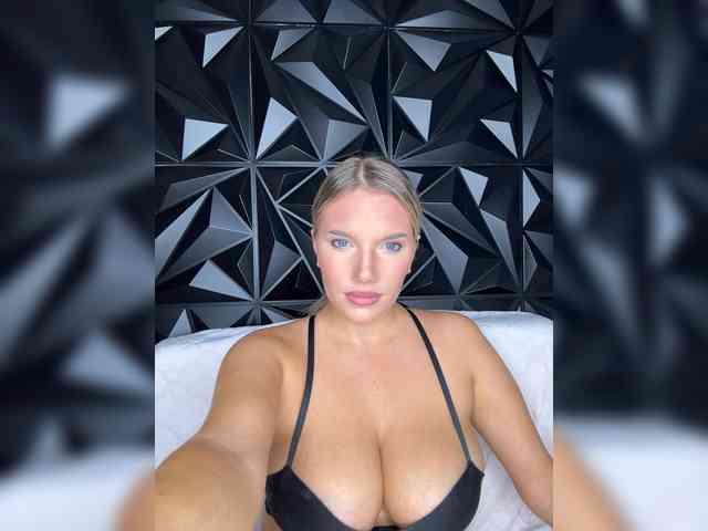 LYALYAtop webcam