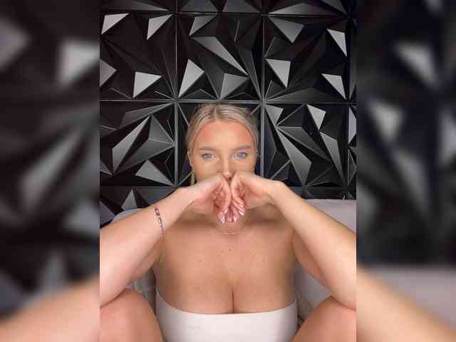 LYALYAtop webcam