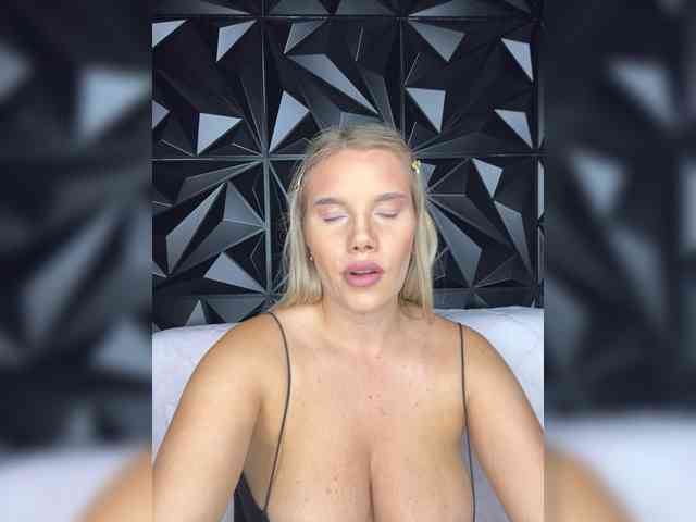 LYALYAtop webcam