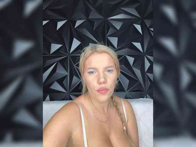 LYALYAtop webcam