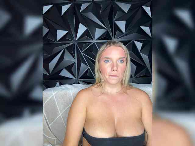 LYALYAtop webcam