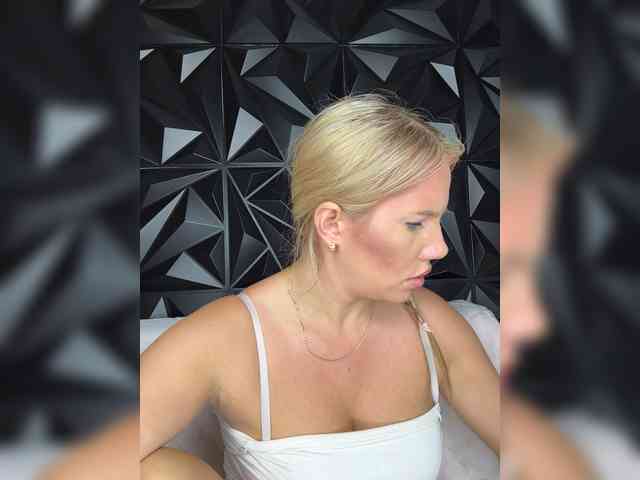 LYALYAtop webcam