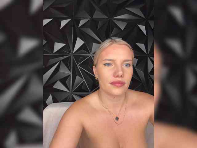 LYALYAtop webcam
