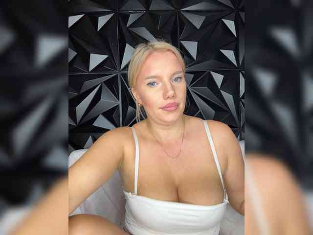 LYALYAtop webcam