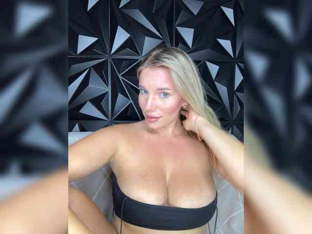 LYALYAtop webcam
