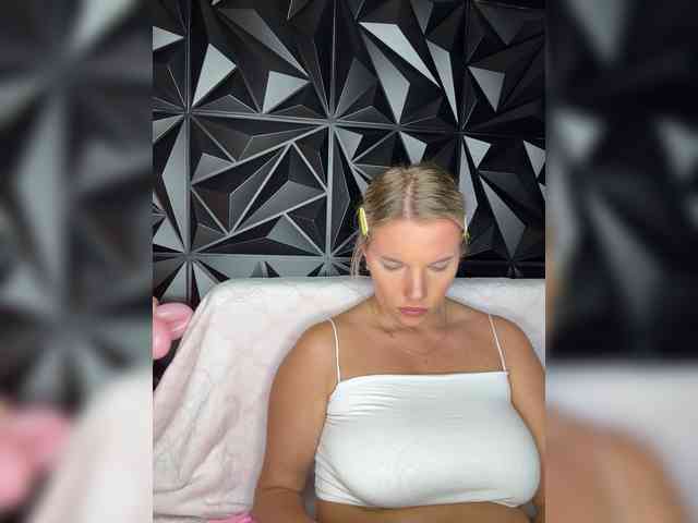 LYALYAtop webcam