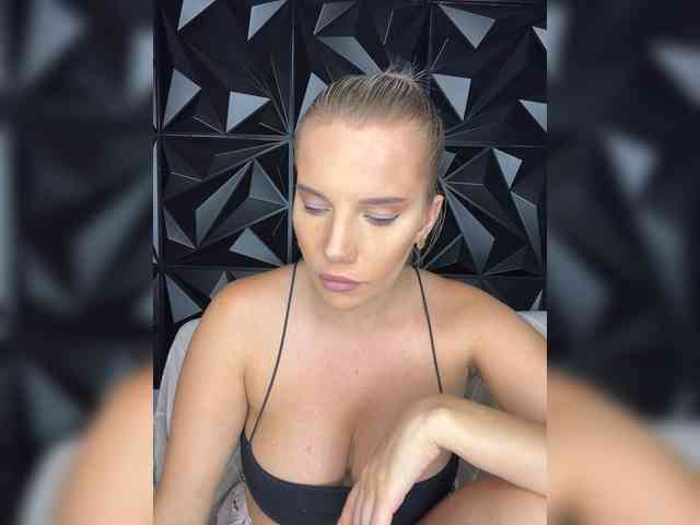 LYALYAtop webcam