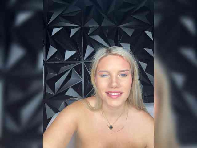 LYALYAtop webcam