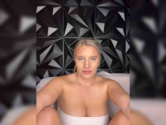 LYALYAtop webcam